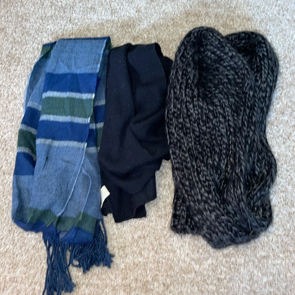 x2 old navy scarfs x1 Aeropostale scarf (USED) - Picture 1 of 1